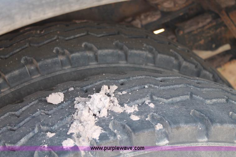 image for item L4305 2000 International 4800 bucket truck