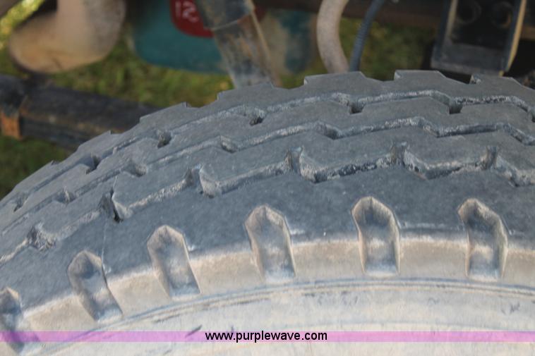 image for item L4305 2000 International 4800 bucket truck