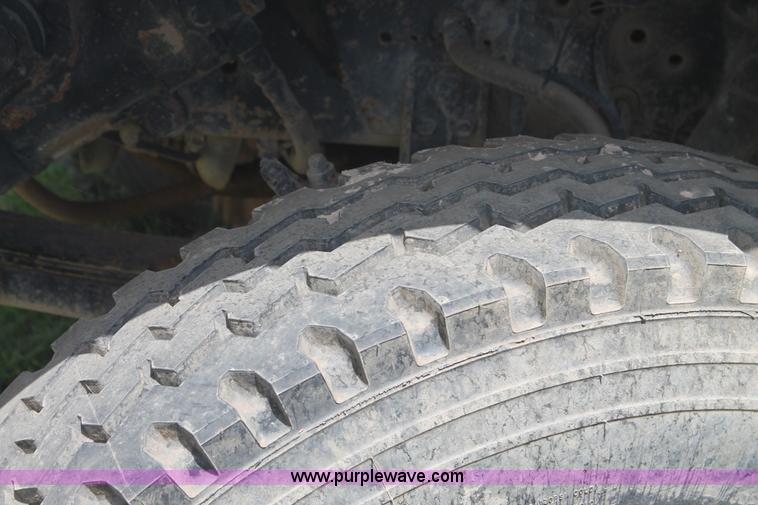 image for item L4305 2000 International 4800 bucket truck