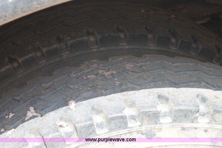 image for item L4305 2000 International 4800 bucket truck