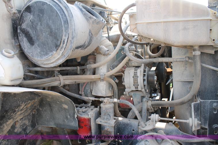 image for item L4305 2000 International 4800 bucket truck