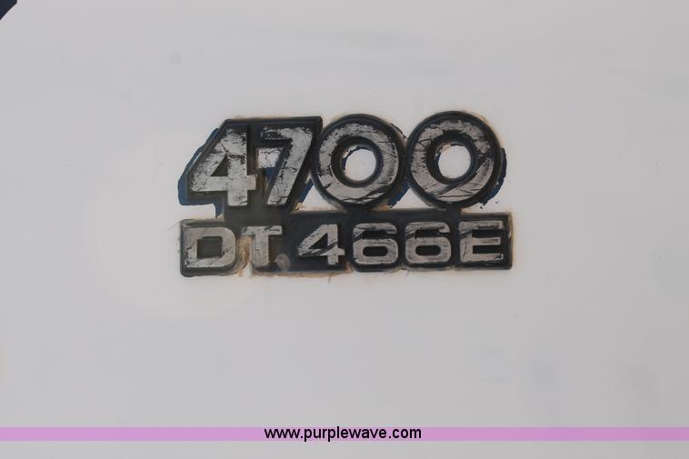 image for item L4305 2000 International 4800 bucket truck