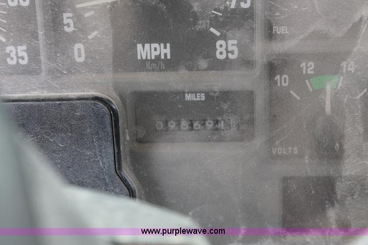 image for item L4305 2000 International 4800 bucket truck