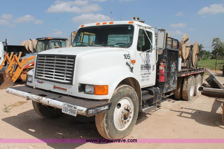 image for item L4325 1992 International 4900 flatbed truck