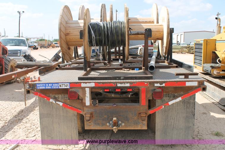 image for item L4325 1992 International 4900 flatbed truck