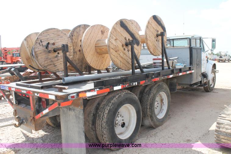 image for item L4325 1992 International 4900 flatbed truck