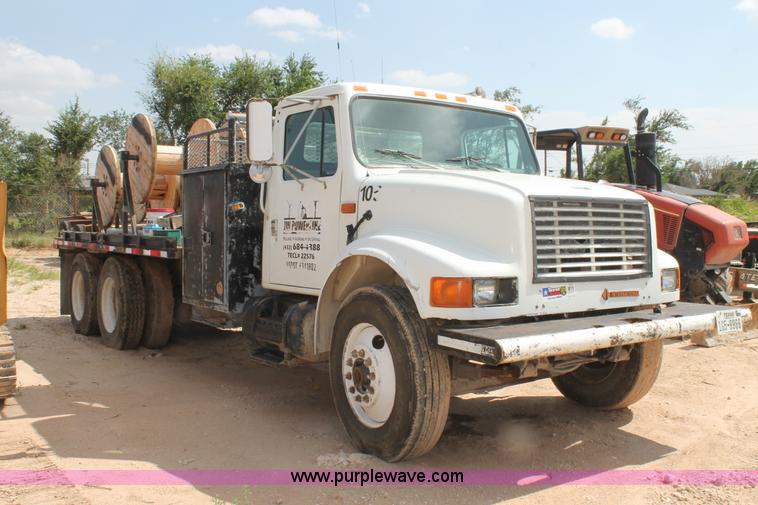 image for item L4325 1992 International 4900 flatbed truck