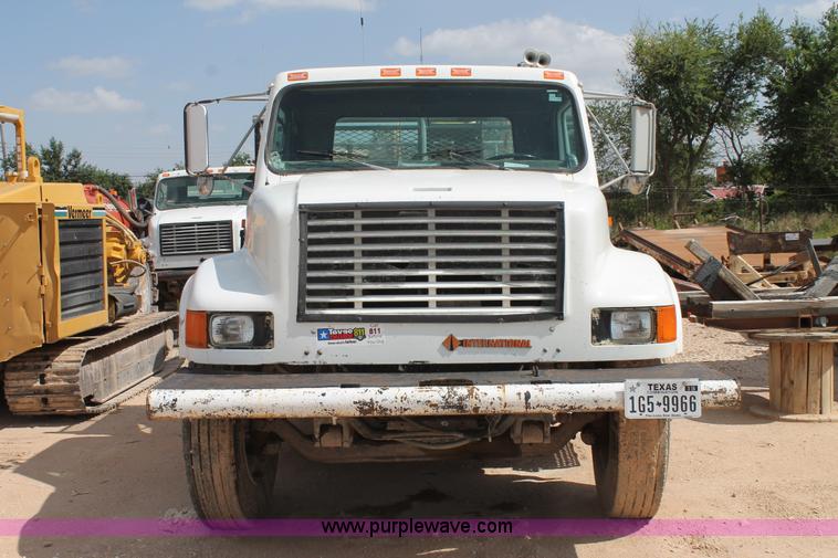 image for item L4325 1992 International 4900 flatbed truck