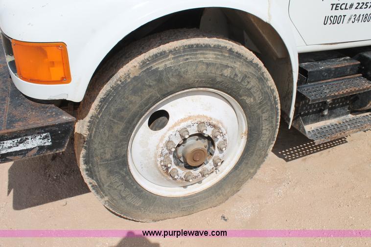 image for item L4325 1992 International 4900 flatbed truck