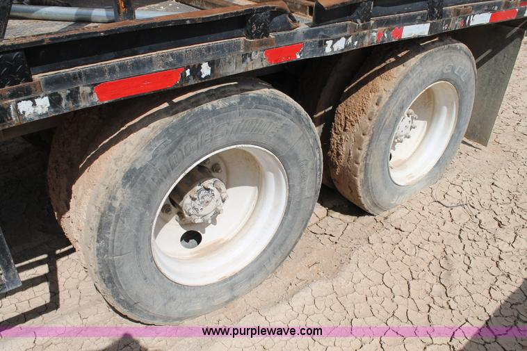 image for item L4325 1992 International 4900 flatbed truck