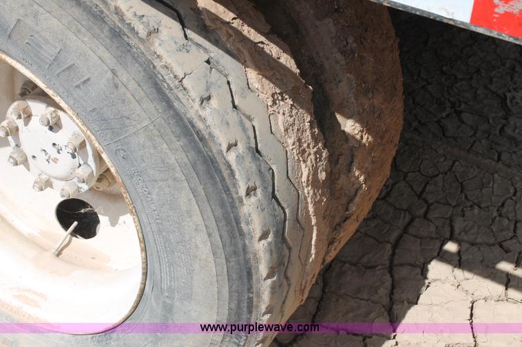 image for item L4325 1992 International 4900 flatbed truck