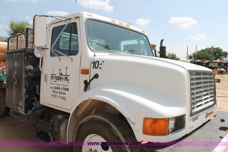 image for item L4325 1992 International 4900 flatbed truck