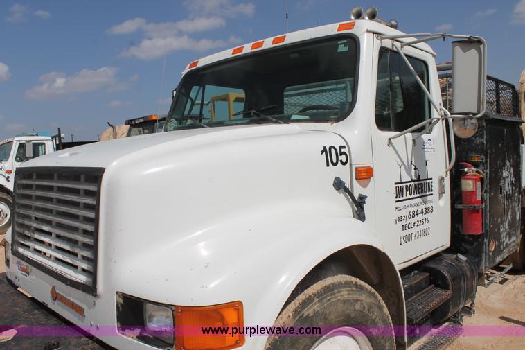 image for item L4325 1992 International 4900 flatbed truck