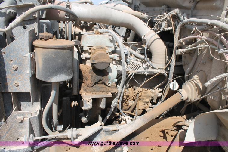 image for item L4325 1992 International 4900 flatbed truck