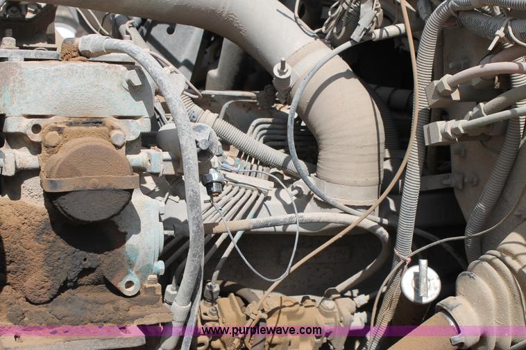 image for item L4325 1992 International 4900 flatbed truck