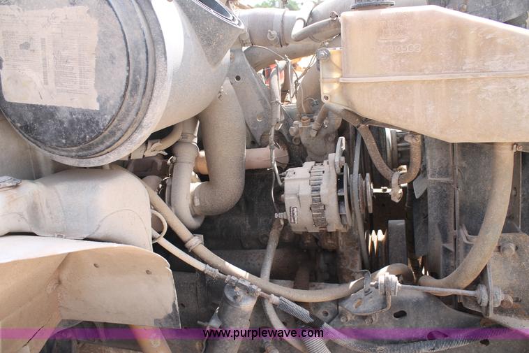 image for item L4325 1992 International 4900 flatbed truck