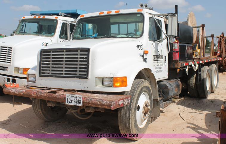 image for item L4326 1991 International 4900 flatbed truck