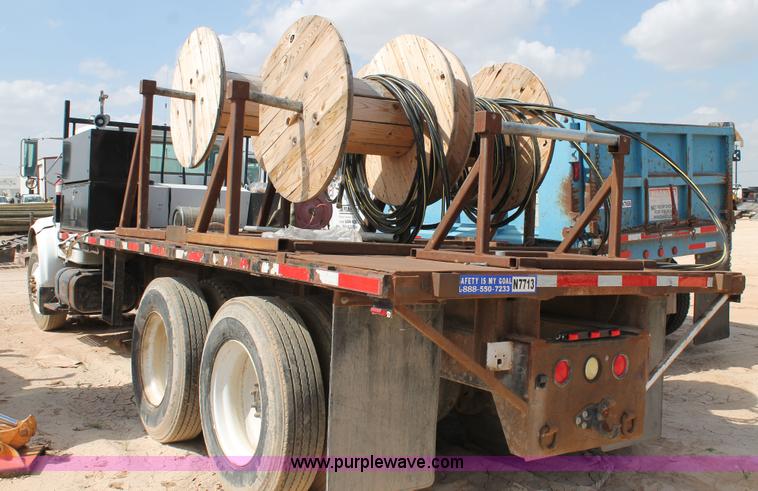 image for item L4326 1991 International 4900 flatbed truck