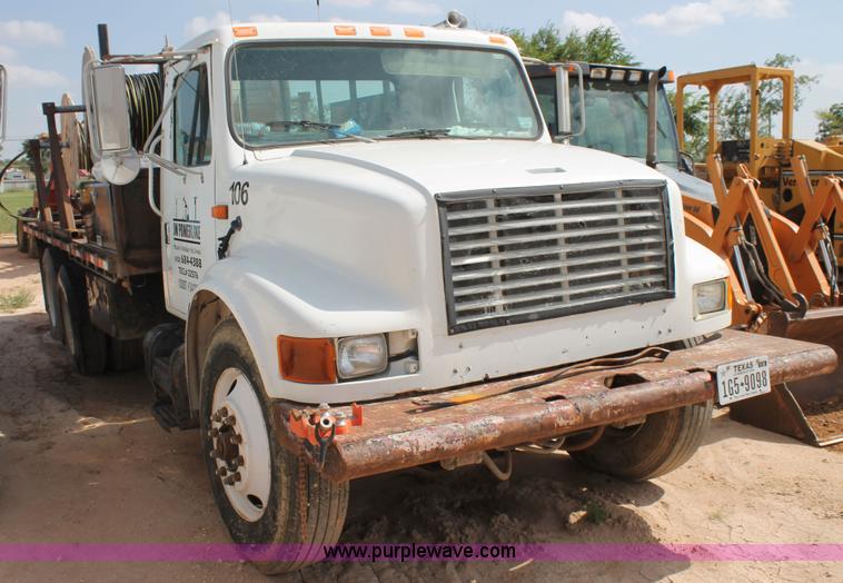 image for item L4326 1991 International 4900 flatbed truck
