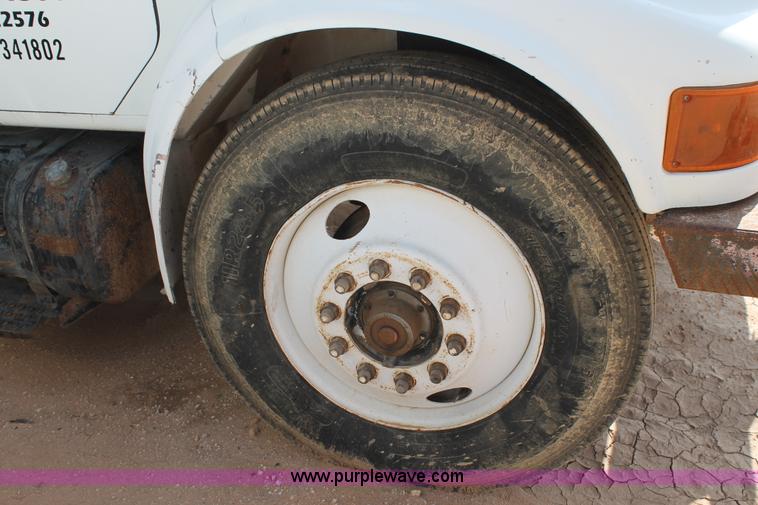 image for item L4326 1991 International 4900 flatbed truck