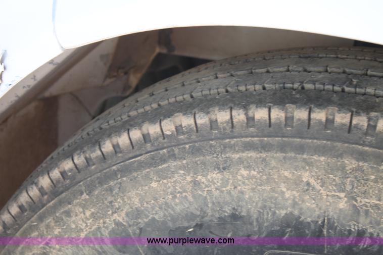 image for item L4326 1991 International 4900 flatbed truck