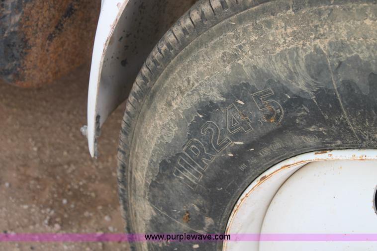 image for item L4326 1991 International 4900 flatbed truck