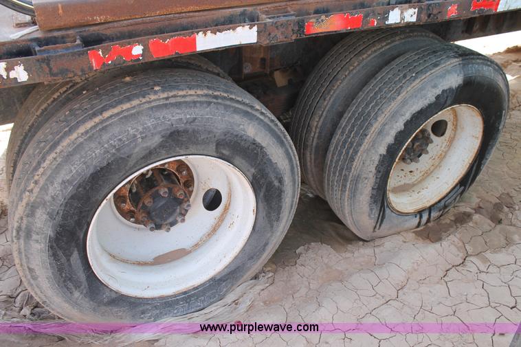 image for item L4326 1991 International 4900 flatbed truck