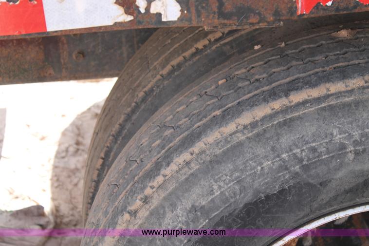 image for item L4326 1991 International 4900 flatbed truck