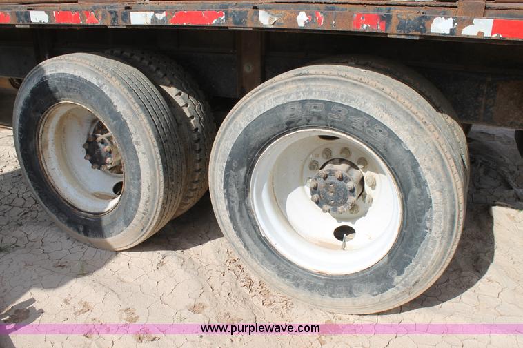 image for item L4326 1991 International 4900 flatbed truck