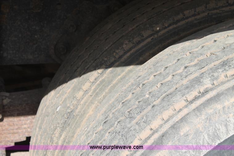 image for item L4326 1991 International 4900 flatbed truck