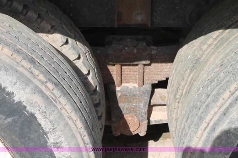 image for item L4326 1991 International 4900 flatbed truck