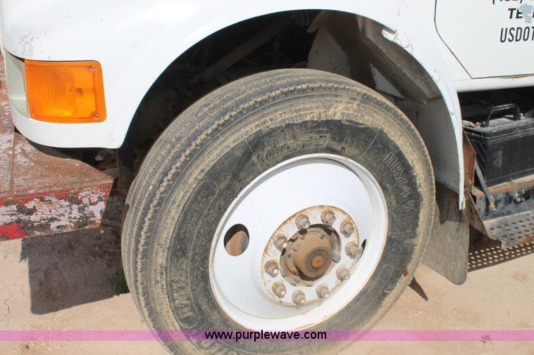 image for item L4326 1991 International 4900 flatbed truck