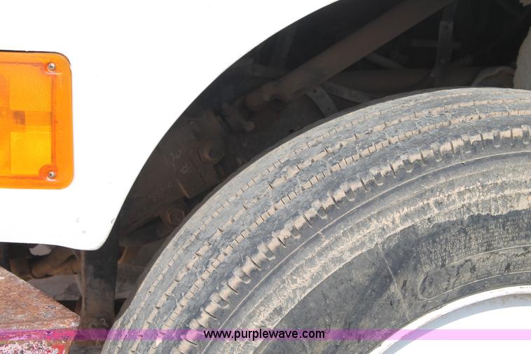 image for item L4326 1991 International 4900 flatbed truck