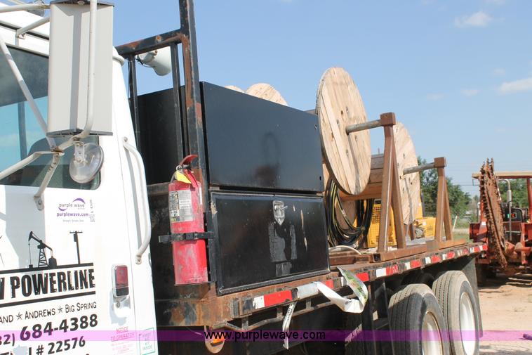 image for item L4326 1991 International 4900 flatbed truck