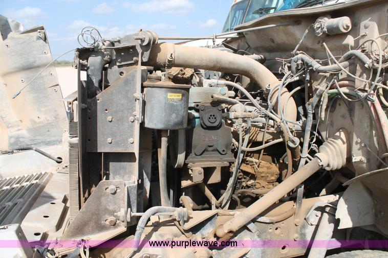 image for item L4326 1991 International 4900 flatbed truck