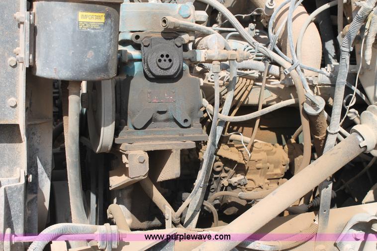 image for item L4326 1991 International 4900 flatbed truck