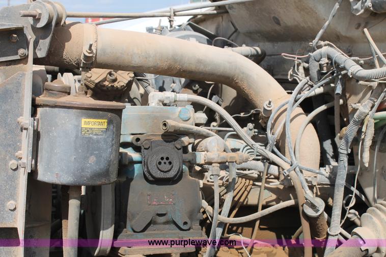 image for item L4326 1991 International 4900 flatbed truck