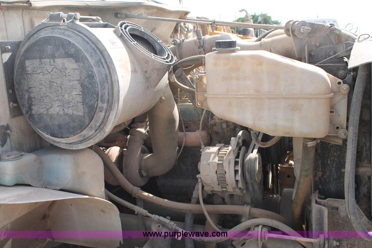 image for item L4326 1991 International 4900 flatbed truck