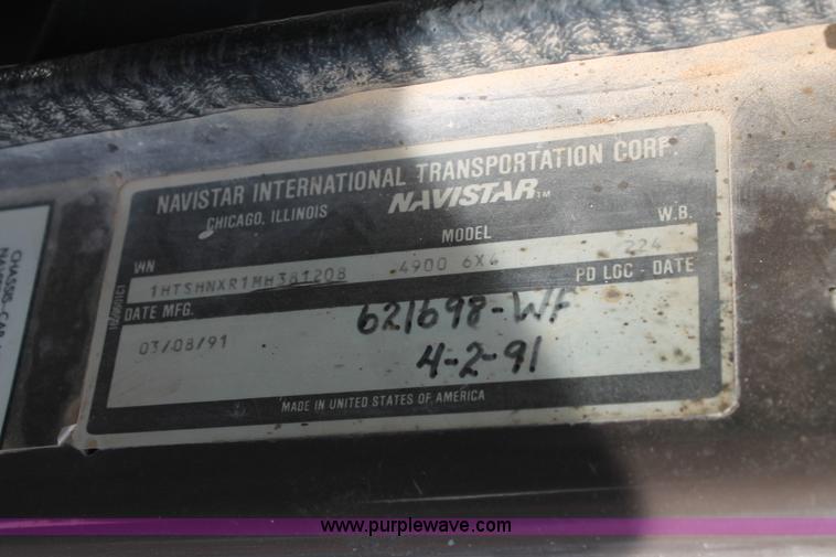 image for item L4326 1991 International 4900 flatbed truck