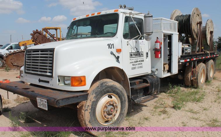 image for item L4327 1993 International 4900 flatbed truck