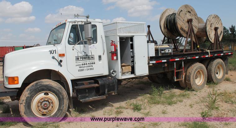 image for item L4327 1993 International 4900 flatbed truck