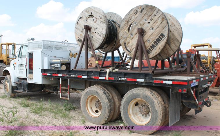 image for item L4327 1993 International 4900 flatbed truck