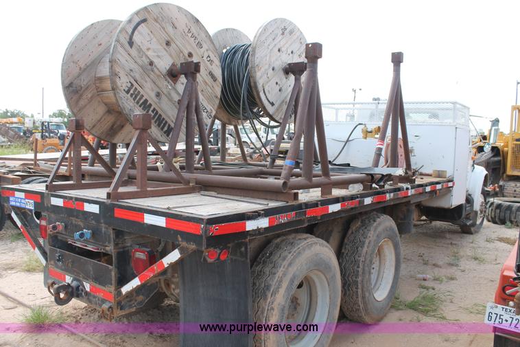 image for item L4327 1993 International 4900 flatbed truck