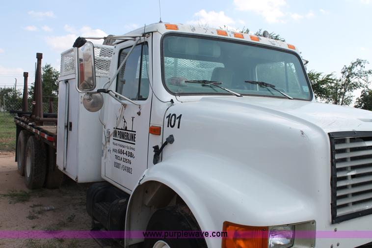 image for item L4327 1993 International 4900 flatbed truck