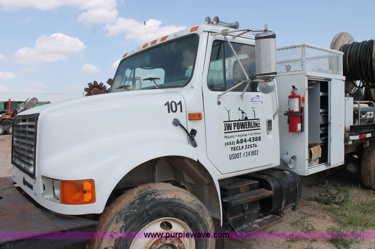 image for item L4327 1993 International 4900 flatbed truck