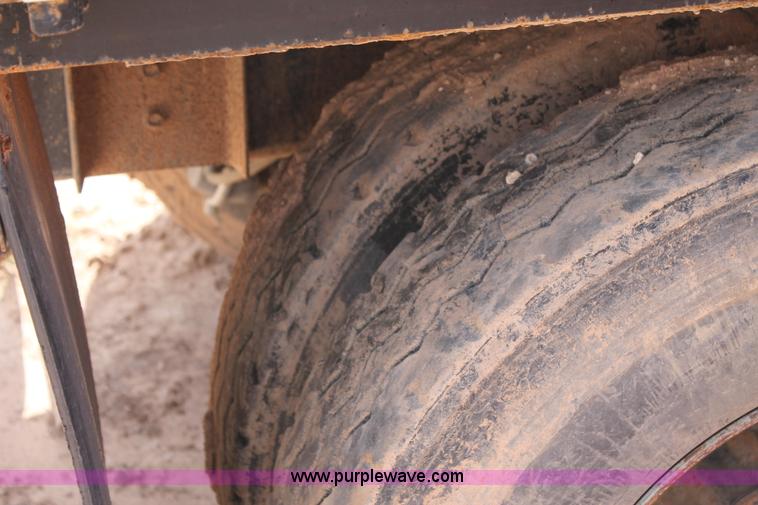 image for item L4327 1993 International 4900 flatbed truck