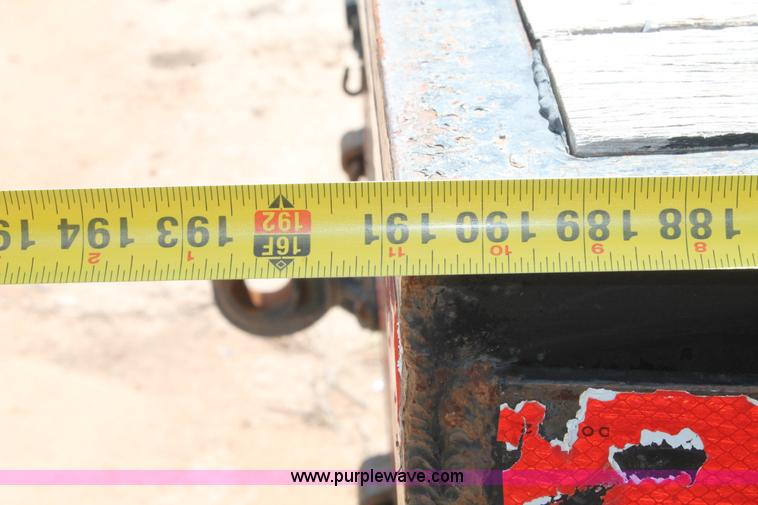 image for item L4327 1993 International 4900 flatbed truck