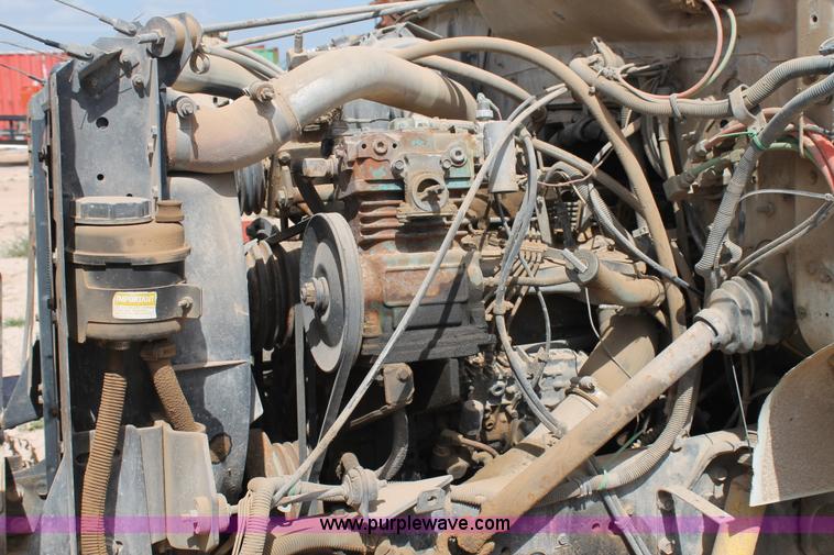 image for item L4327 1993 International 4900 flatbed truck