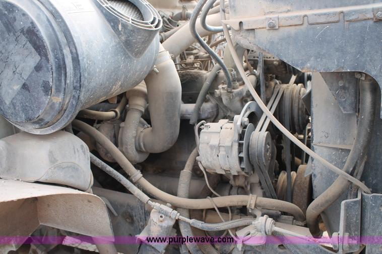 image for item L4327 1993 International 4900 flatbed truck