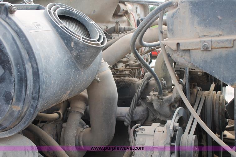 image for item L4327 1993 International 4900 flatbed truck